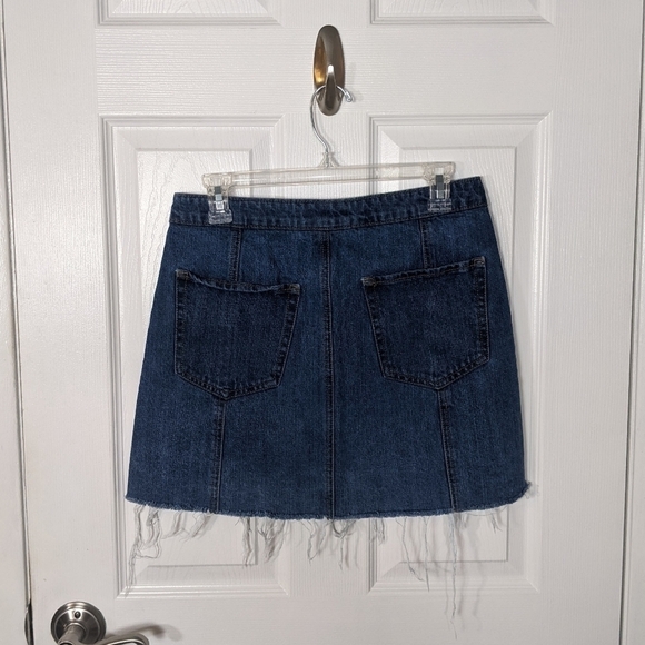 New AERO‎ High Rise Distressed Denim Button-Up Y2K Mini Skirt Women's Size 6 - Picture 3 of 6